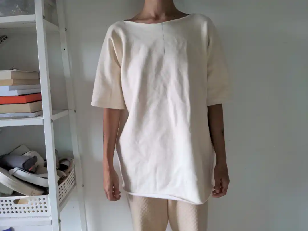 oversized version of the 2-seam t-shirt with half length sleeves
