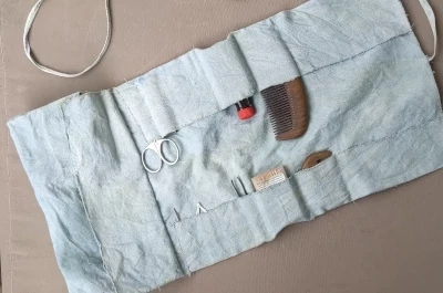 animation of rolling the pouch up